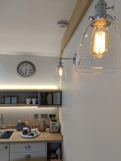 Barley - Cosy Stylish Apartment - Easy Access To Bath And Many Nearby Attractions Бокс Экстерьер фото